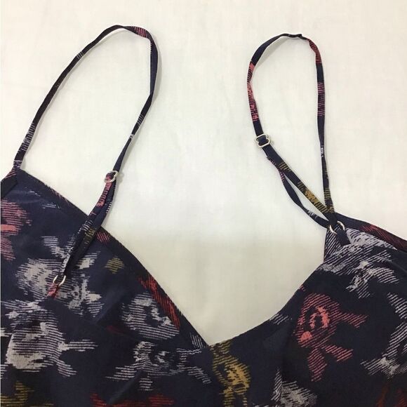 Equipment Blue Satin Silk V-Neck Spaghetti Strap Top Size Medium - Picture 5 of 9